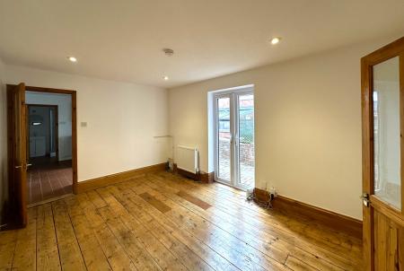 2 bedroom Flat to let in Ryll Grove, Exmouth, EX8