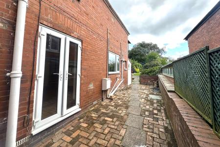 2 bedroom Flat to let in Ryll Grove, Exmouth, EX8