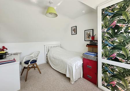 3 bedroom Flat to let in Douglas Avenue, Exmouth, EX8