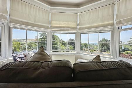 3 bedroom Flat to let in Douglas Avenue, Exmouth, EX8