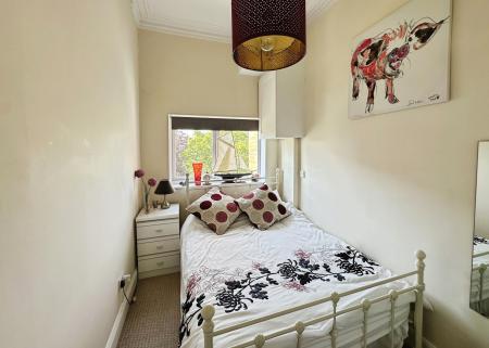 3 bedroom Flat to let in Douglas Avenue, Exmouth, EX8