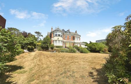 3 bedroom Flat to let in Douglas Avenue, Exmouth, EX8