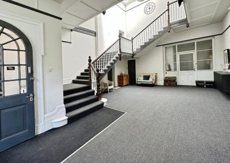 3 bedroom Flat to let in Douglas Avenue, Exmouth, EX8