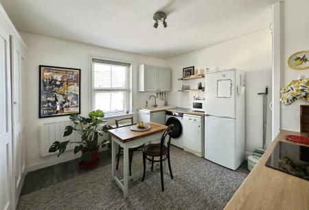2 bedroom Flat to let in Alston Terrace, Exmouth, EX8