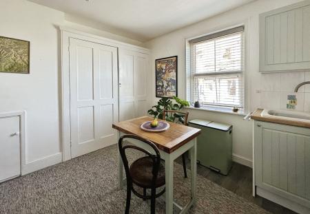 2 bedroom Flat to let in Alston Terrace, Exmouth, EX8