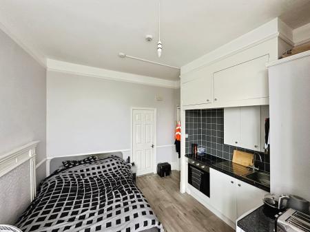 1 bedroom Studio flat to let in Beacon Hill, Exmouth, EX8