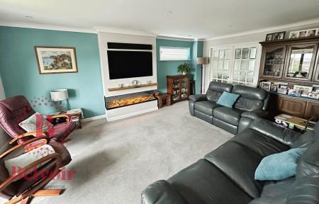 4 bedroom Detached house to let in Bunn Road, Exmouth, EX8