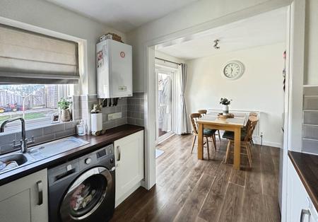 2 bedroom End of terrace house for sale in Chestnut Close, Exmouth, EX8