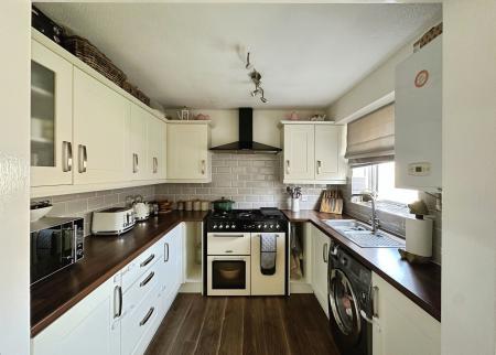 2 bedroom End of terrace house for sale in Chestnut Close, Exmouth, EX8