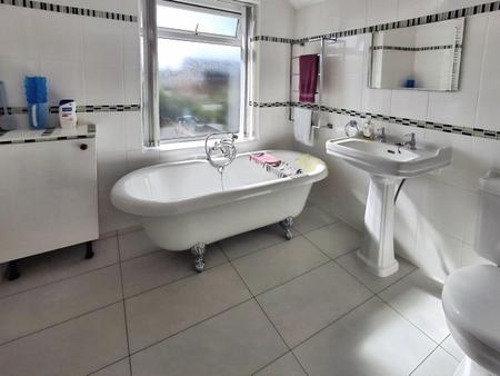 3 bedroom Semi-detached house to let in Lyndhurst Road, Exmouth, EX8