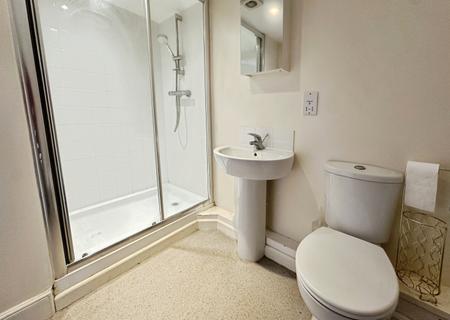 1 bedroom Flat to let in The Strand, Exmouth, EX8