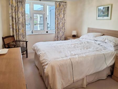 2 bedroom Flat to let in Buckingham Close, Exmouth, EX8