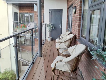 2 bedroom Flat to let in Buckingham Close, Exmouth, EX8