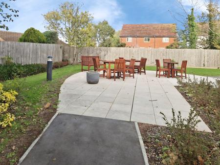 2 bedroom Flat to let in Buckingham Close, Exmouth, EX8