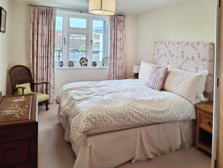 2 bedroom Flat to let in Buckingham Close, Exmouth, EX8