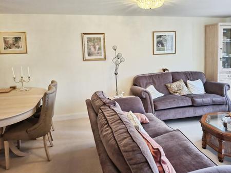 2 bedroom Flat to let in Buckingham Close, Exmouth, EX8