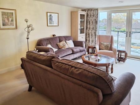 2 bedroom Flat to let in Buckingham Close, Exmouth, EX8