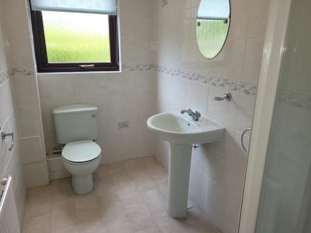 2 bedroom Flat to let in Gartcows Place, Falkirk, FK1