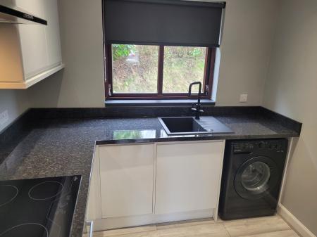 2 bedroom Flat to let in Jarvie Place, Falkirk, FK2