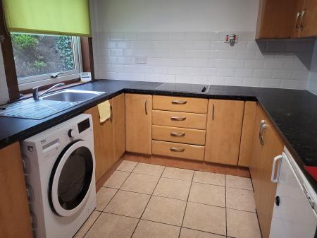 2 bedroom Terraced House to let in Main Street, Brightons, FK2