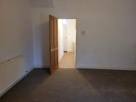 2 bedroom Terraced House to let in Main Street, Brightons, FK2