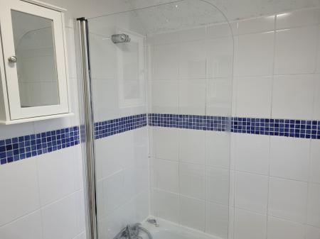 2 bedroom Terraced House to let in Main Street, Brightons, FK2