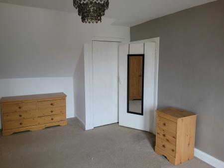 2 bedroom Terraced House to let in Main Street, Brightons, FK2