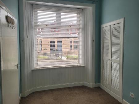 2 bedroom Terraced House to let in Main Street, Brightons, FK2