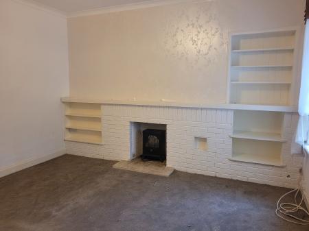 2 bedroom Terraced House to let in Main Street, Brightons, FK2