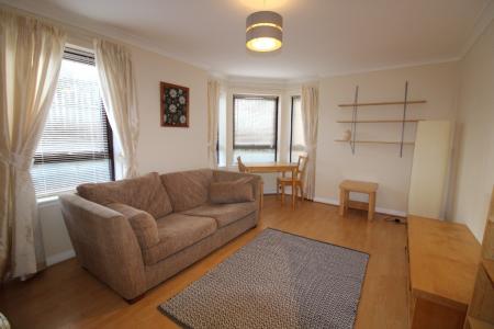 2 bedroom Flat to let in High Station Court, Falkirk, FK1