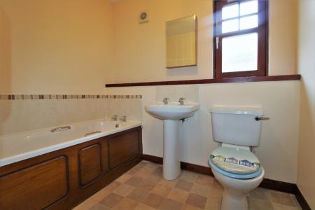 2 bedroom Flat to let in Gray Buchanan Court, Polmont, FK2