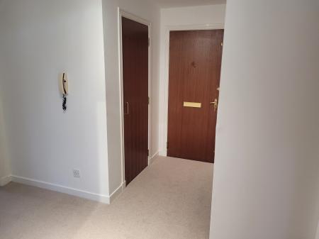 2 bedroom Flat to let in Greenhorns Well Crescent, Falkirk, FK1