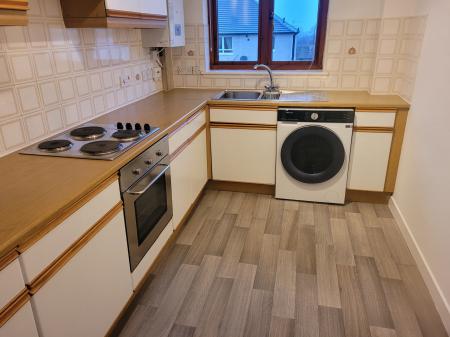 2 bedroom Flat to let in Greenhorns Well Crescent, Falkirk, FK1