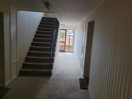 2 bedroom Flat to let in Greenhorns Well Crescent, Falkirk, FK1