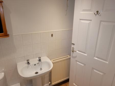2 bedroom Flat to let in Firs Street, Falkirk, FK2