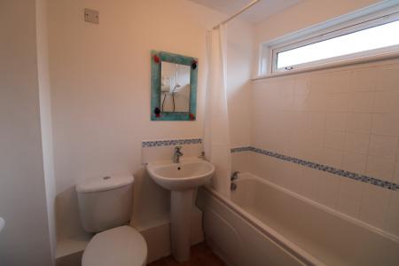 2 bedroom Flat to let in Gairloch Crescent, Redding, FK2