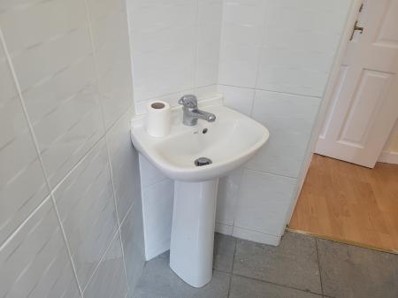 2 bedroom Flat to let in Hawley Road, Falkirk, FK1