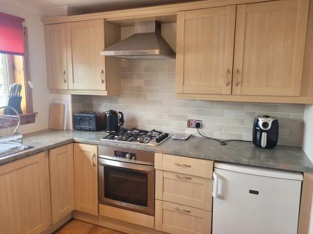 2 bedroom Terraced House to let in Forrest Walk, Livingston, EH52