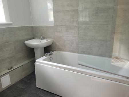 3 bedroom Semi-detached house to let in Burnhead Road, Larbert, FK5