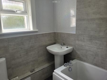 3 bedroom Semi-detached house to let in Burnhead Road, Larbert, FK5