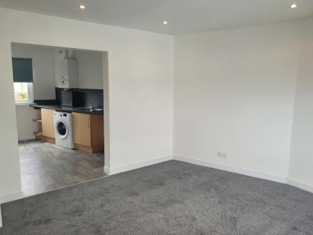 3 bedroom Flat to let in Main Street, Stenhousemuir, FK5