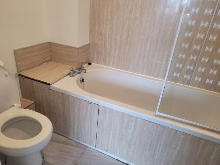 3 bedroom Flat to let in Main Street, Stenhousemuir, FK5