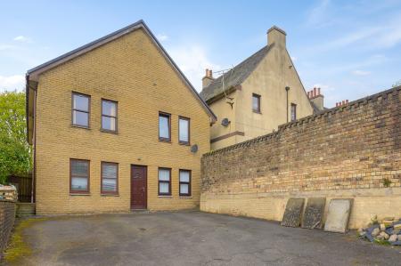 Falkirk Road, Larbert, FK5