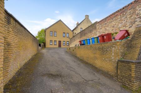 2 bedroom Flat for sale in Falkirk Road, Larbert, FK5