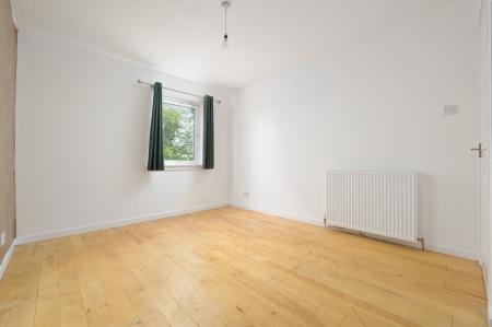 2 bedroom Flat for sale in Falkirk Road, Larbert, FK5