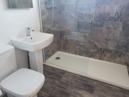 2 bedroom Flat to let in Fortinghall Crescent, Polmont, FK2