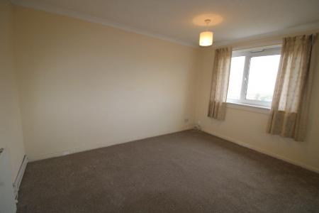 2 bedroom Flat to let in Lawers Crescent, Polmont, FK2