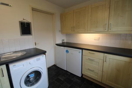 2 bedroom Flat to let in Lawers Crescent, Polmont, FK2