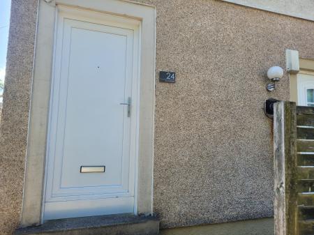2 bedroom Flat to let in Bruce Street, Falkirk, FK2