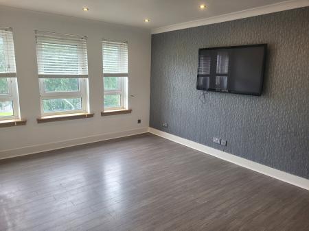 2 bedroom Flat to let in Fairfield Place, Falkirk, FK2